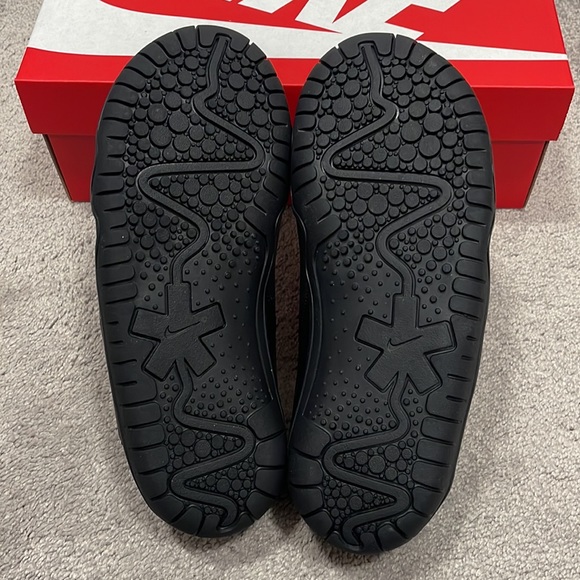 New NIKE AIR ZOOM PULSE in All Black - Picture 11 of 13